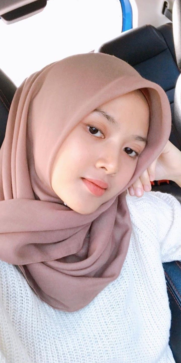 Cerita dewasa ini mengisahkan pengalaman seorang wanita dalam suasana hotel yang penuh ketegangan dan gairah. Perjalanan emosional dan fisik ini menggambarkan perasaan seorang wanita yang terperangkap dalam kenangan, namun akhirnya menemukan sebuah pengalaman yang luar biasa.